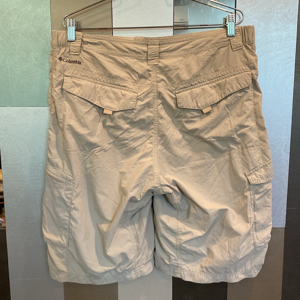 Columbia Men's Tan Cargo Shorts, Size 36 - Picture 2 of 4